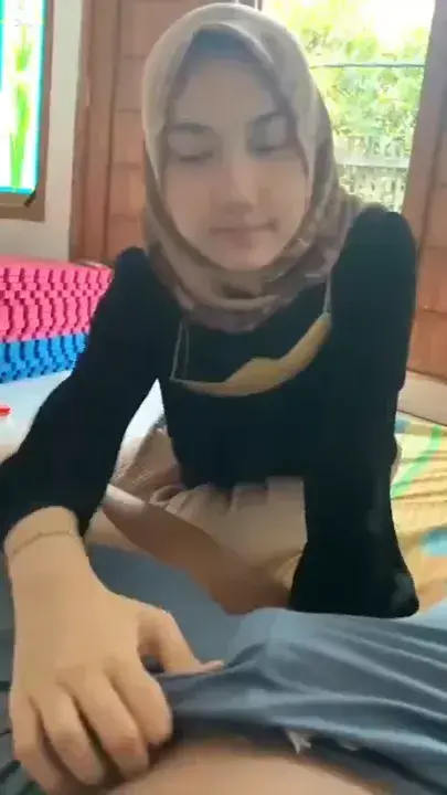 Thumbnail Video Enaknya Rumah Sepi Bisa Sepong Pacar Diruang Tamu